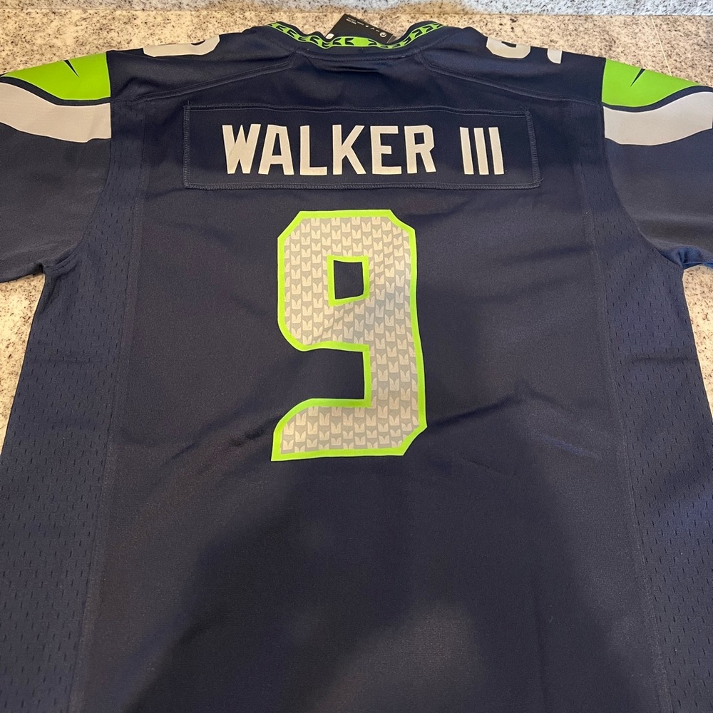 NWT youth Kenneth Walker Seahawks Jersey